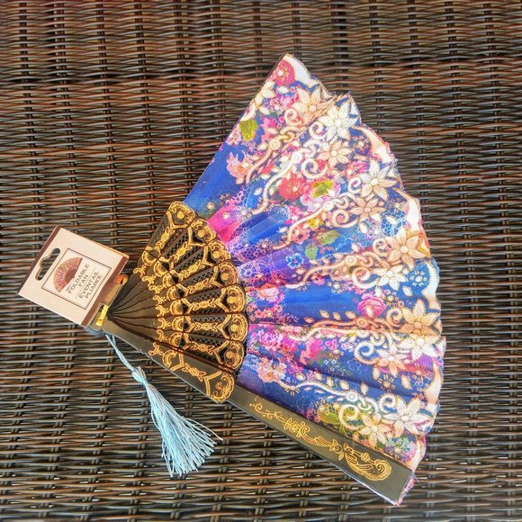 BEAUTIFUL LADY'S DELUXE FOLDABLE HAND FAN W/STAND!! - Picture 3 of 3